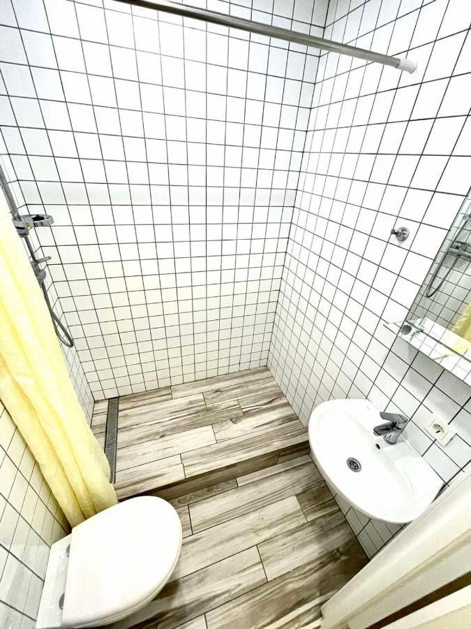 1 Room Apartment Near Peremohy Square Kyiv Exterior photo