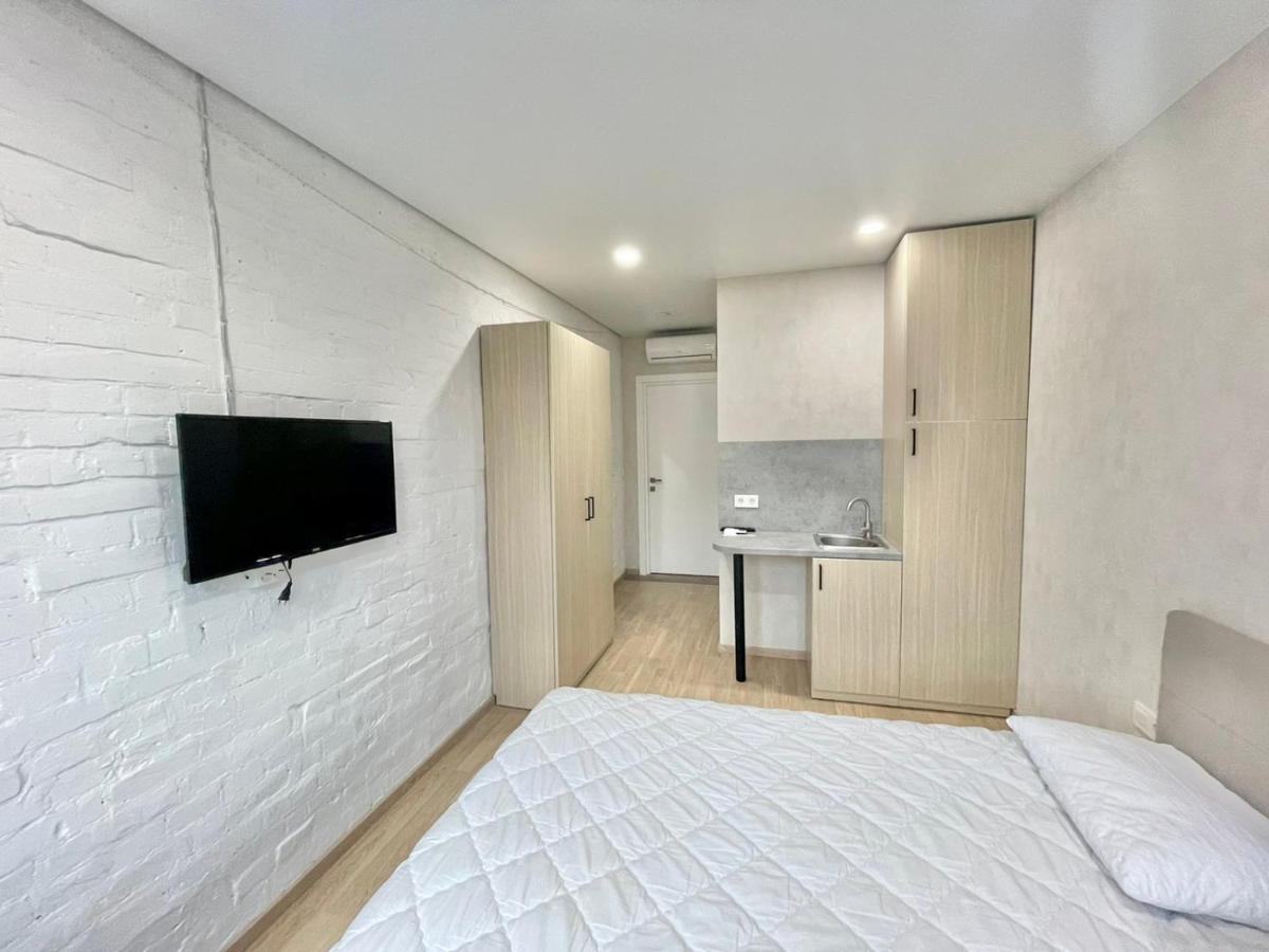 1 Room Apartment Near Peremohy Square Kyiv Exterior photo